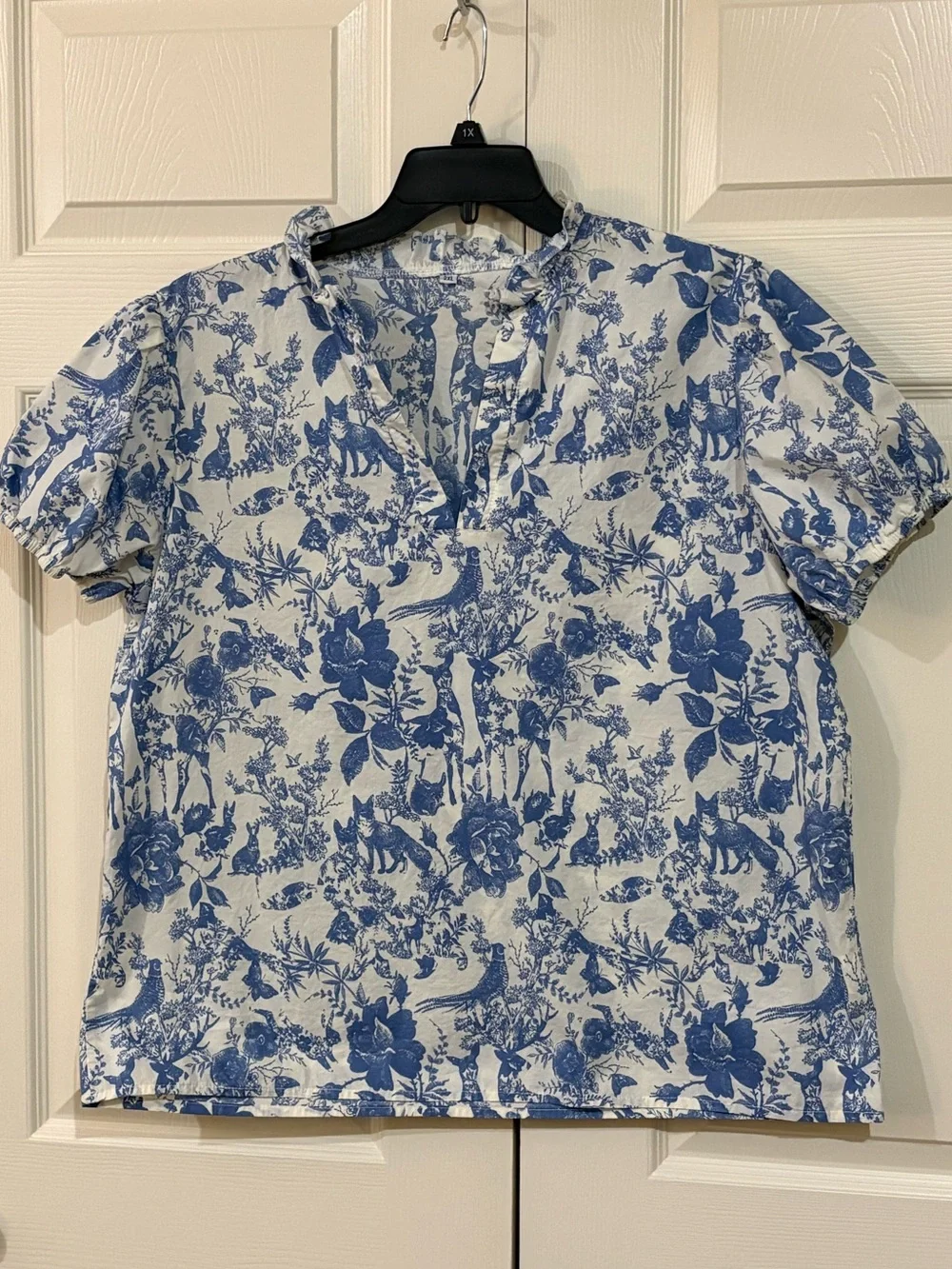 Toile Cotton Viney Floral Print Blue and White Floral Short-Sleeve Women's Top